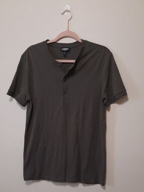 Express Men's Olive Short Sleeve Henley Tee